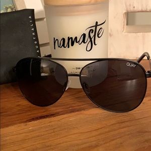 Quay vivienne black aviator sunglasses NWT +case